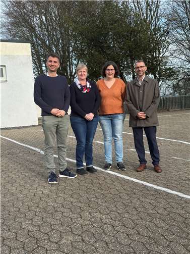 Der CDU-Landtagsabgeordnete Jens Münster (li.) überzeugte sich von der guten Arbeit aller Förderschulen im Kreis Cochem-Zell – so auch an der Förderschule St. Martin in Düngenheim. Foto: Wahlkreisbüro Jens Münster MdL