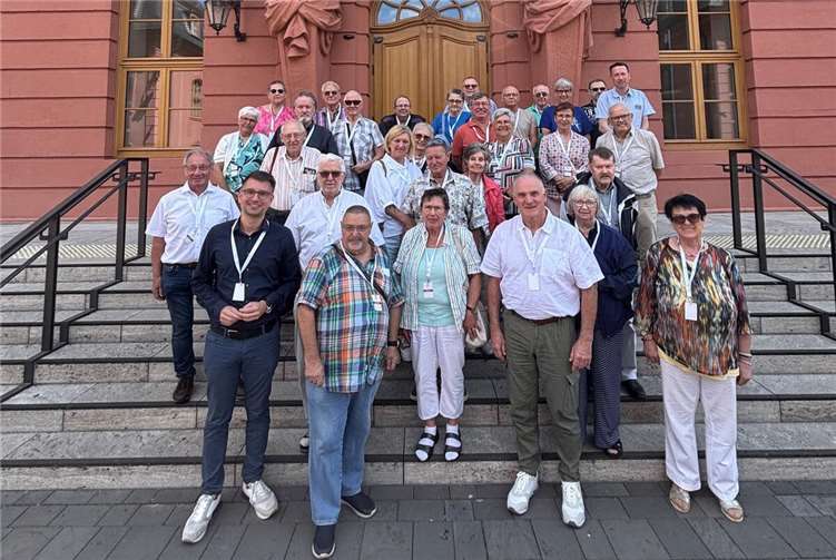 Der CDU-Landtagsabgeordnete Jens Münster (vorne links) empfing engagierte Ehrenamtler der Notfallseelsorge des Landkreises Cochem-Zell und Mitglieder des VdK-Ortsverbandes Cochem im rheinland-pfälzischen Landtag. Foto: Maike Malzahn