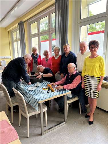 Der CDU-Landtagsabgeordneten Petra Schneider und Nachfolgerin von Guido Ernst war es ein Bedürfnis bei den Aktiven um die Vorsitzende der Senioren-Union, Ingeborg Bernards, auf eine Tasse Kaffee vorbeizuschauen. Foto: CDU-Ortsverband Bad Breisig