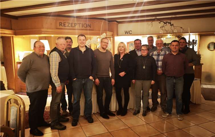 Der CDU Ortsverband Kalenborn nominierte die Kandidatinnen und Kandidaten für die Gemeinderatswahlen. Annette Winnen (Mitte) kandidiert als Ortsbürgermeisterin. Foto: Privat