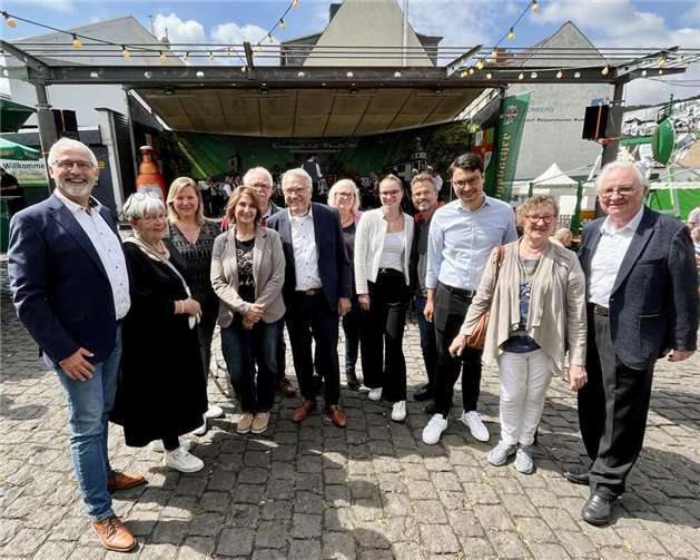 Der CDU-Ortsverband Moselweiß/Rauental/Goldgrube mit Ortsvorsitzendem und Landtagskandidat Philip Rünz, Stellvertreterin Yvonne Früh, OB-Kandidat Ernst Knopp sowie den Stadträten Daniela Nowak und Peter Balmes zu Besuch auf der Moselweißer Kirmes.  Foto: Philip Rünz