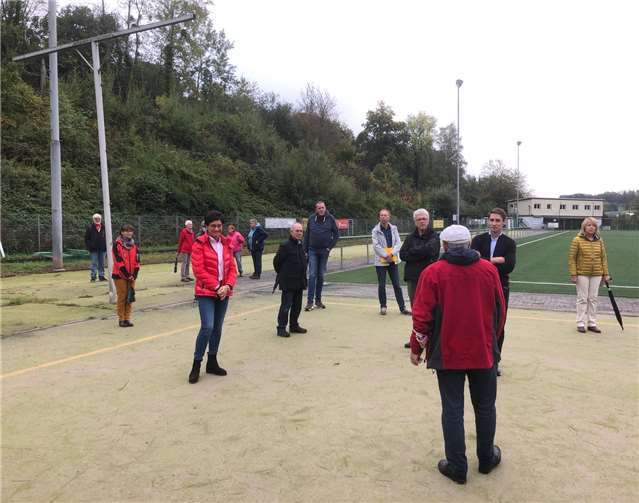 Der CDU-Ortsverband Oberwinter-Unkelbach-Rolandswerth hatte kürzlich alle Interessierten zu einer Ortsbegehung in Bandorf gemeinsam mit der CDU-Landtagskandidatin Petra Schneider eingeladen.Foto: privat