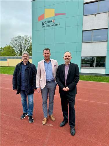 Der CDU-Stadtratskandidat Marius Jakob und CDU-Vorstandsmitglied Paul Rosenstein besuchten die Realschule plus auf der Karthause, um einen Einblick in die aktuellen Herausforderungen im Bildungsbereich zu erhalten. Quelle: CDU Koblenz-Karthause