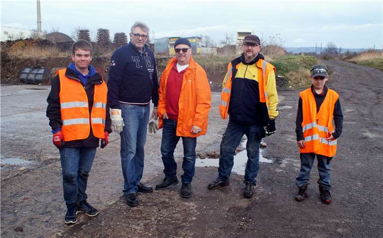 Der CDU-Stadtverbandsvorsitzende Bernd Bruckner (2.v.l.) freute sich über die Beteiligung von vielen jungen Helferinnen und Helfern. CDU-Stadtverband Mülheim-Kärlich