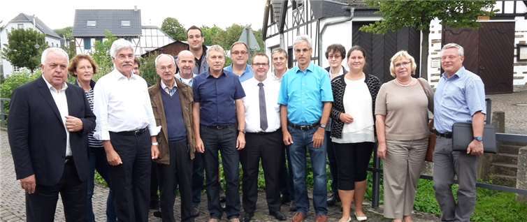 Der CDU Vorstand bei der Ortsbegehung in Waldorf. privat