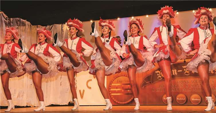 Der Can-Can der WCV-Garde hatte es in sich, zeigte viel Bein und spitzenhöschen.