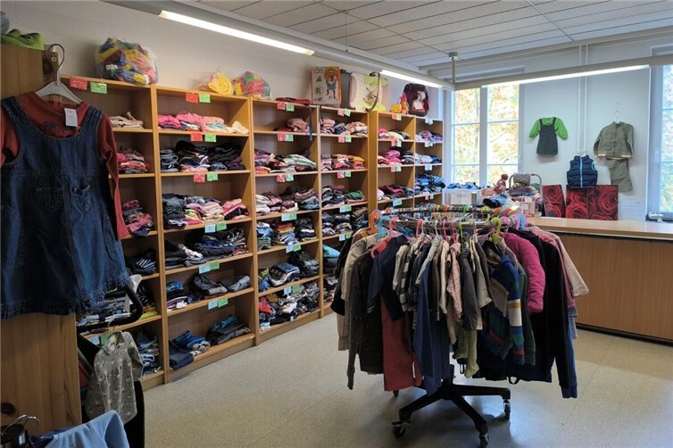 Der CariLaden bietet Kindermode sowie Spielzeug und Zubehör zu niedrigen Preisen an. Nachhaltigkeitsbewusste Kundinnen und Kunden können hier zu fairen Preisen einkaufen kommen.