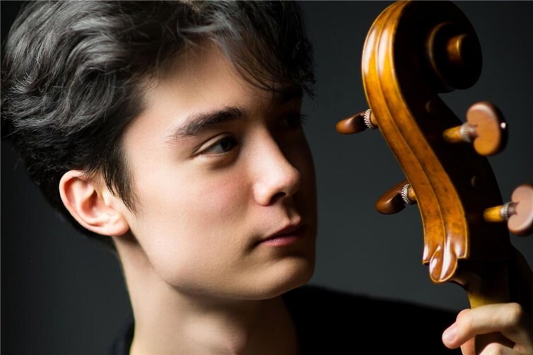 Der Cellist Daniil Nikonov.