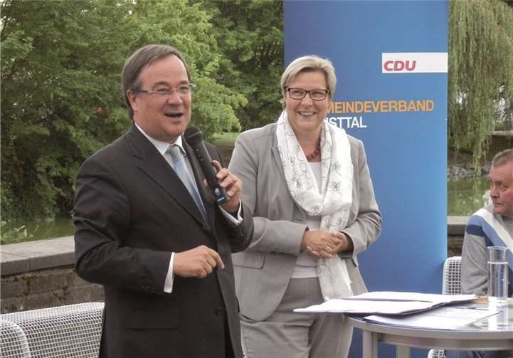 Der Chef der CDU in NRW, Armin Laschet , beim Polit-Talkmit Petra Kalkbrenner privat