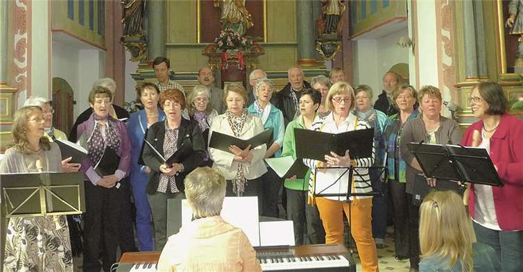 Der „Chor +/-50“ unter der Leitung von Frau Brigitte Thilmann-Hilger lud die Besucher zu einer „offenen Chorprobe“ ein.Privat