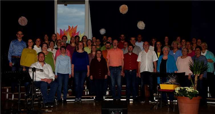 Der Chor Cantamus Engers begeisterte in einer vollbesetzten Aula. Foto: privat