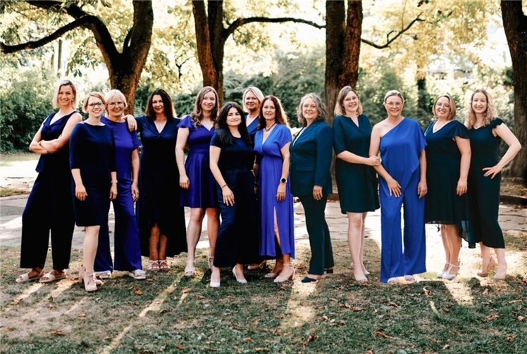 Der Chor CoxalThur begeistert das Publikum mit moderner Musik und christlichen Liedern.