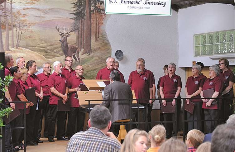 Der Chor Eintracht Kürrenberg unter Chorleitung von Gerhard Schlich eröffnete den Nachmittag. privat