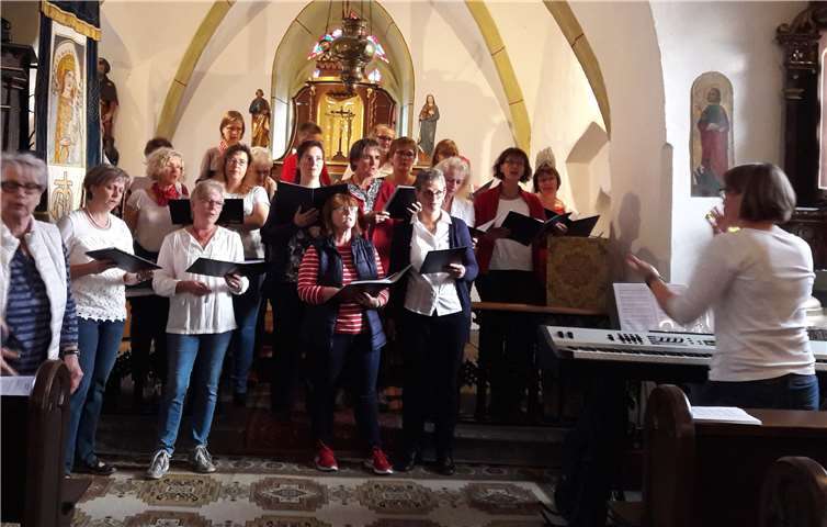 Der Chor ‚Erdentöne-Himmelsklang‘ untermalte den Gottesdienst. privat