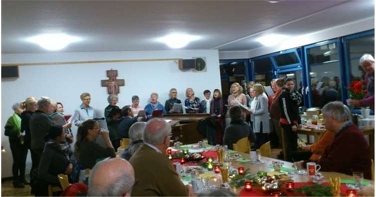 Der Chor „Neuwied inTONational“ sorgte für musikalische Untermalung.  privat