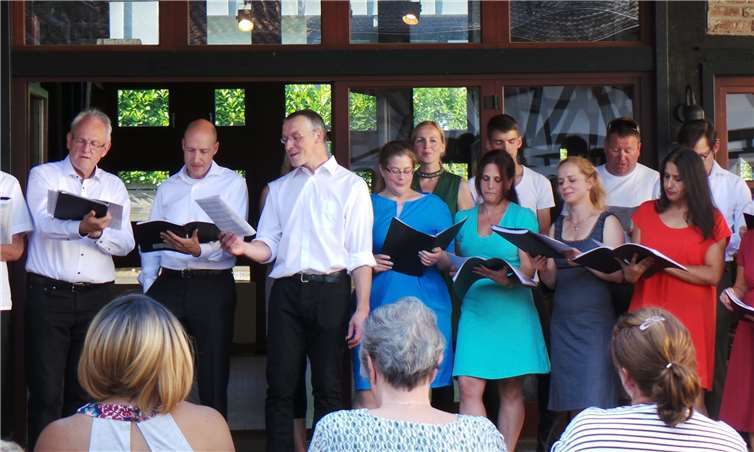 Der Chor Röddermunde begeisterte das Publikum im Ließemer Köllenhof. Gemeinde Wachtberg/mf