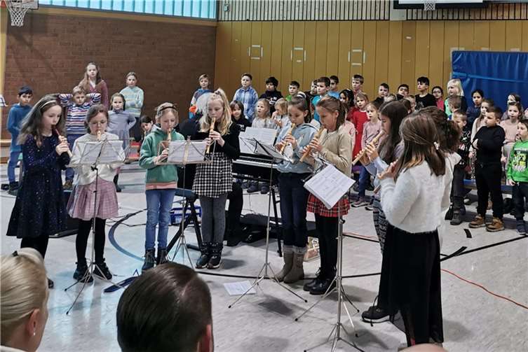 Der Chor beherrscht mittlerweile ein Repertoire von vierzig verschiedenen Liedern.