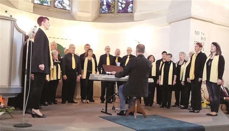 Der Chor bei seinem Auftritt. Foto: Privat