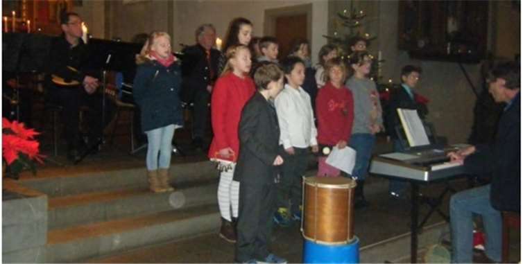 Der Chor der Grundschule Rheinbrohl begeisterte mit schwungvoll vorgetragen „Songs“.