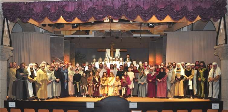 Der Chor der Passionsspiele in Rieden.  Foto: privat