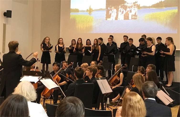 Der Chor des Landesmusikgymnasiums beeindruckte das Publikum beim Finnland-Konzert. privat