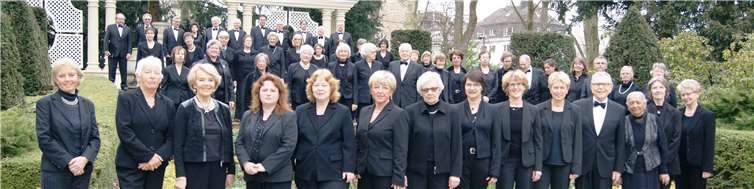 Der Chor freut sich auf das bevorstehende Konzert.privat