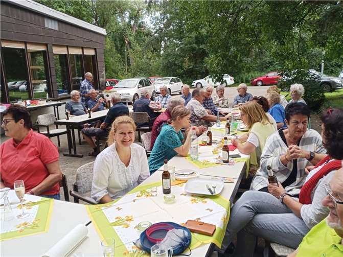 Der Chor in froher Runde beim Sommerfest am Schützenheim.Foto: privat