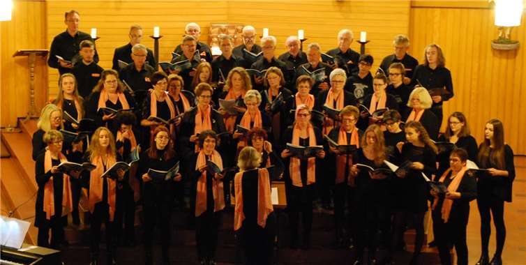 Der Chor nahm das Publikum mit auf eine musikalische Reise. privat