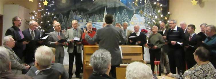 Der Chor sorgte mit gefühlvollen, weihnachtlichen Liedern für die richtige Stimmung. Friedhelm Müller