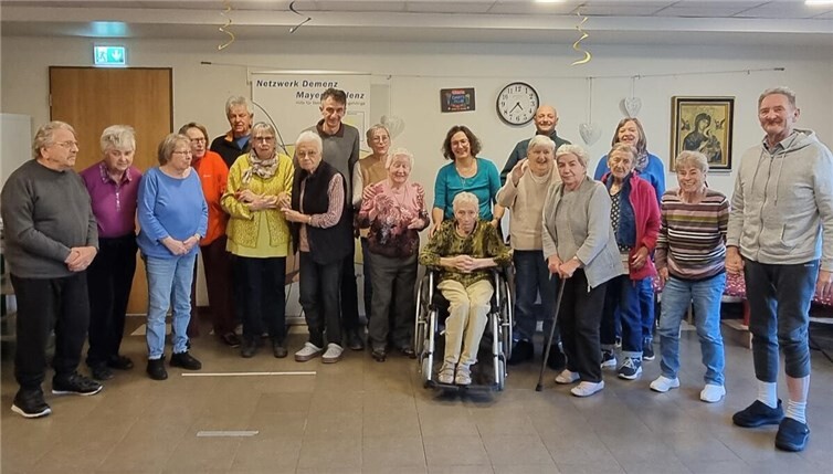 Der Chor trifft sich immer am ersten Montag im Monat von 16 bis 17 Uhr im Alten- und Pflegeheim Marienstift, Schulstraße 2a in Mendig. 