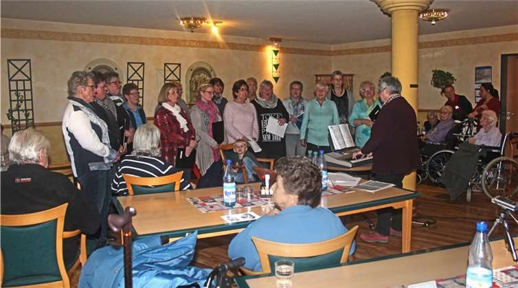 Der Chor voll in Aktion. privat