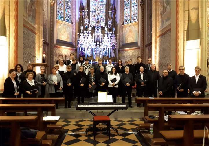 Der Chor wird begleitet von Organist Markus-Johann Lamprecht.Foto: privat