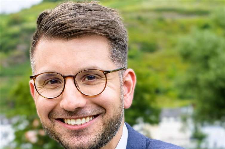 Der Cochem-Zeller Landtagsabgeordnete Jens Münster (CDU) setzt sich für eine Schwimm-Offensive für Kinder und Jugendliche in der Region ein. Foto: Doris Schnorbach