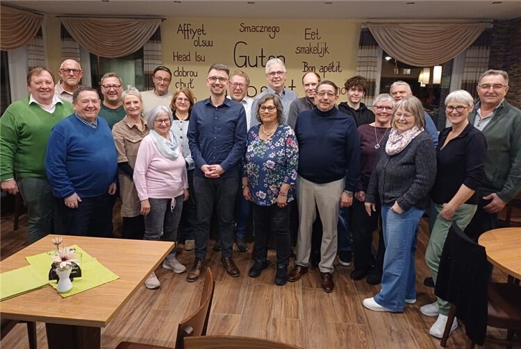Der Cochem-Zeller Landtagsabgeordnete Jens Münster (Mitte) diskutierte in Illerich beim Politischen Aschermittwoch der CDU in der Verbandgemeinde Kaisersesch.