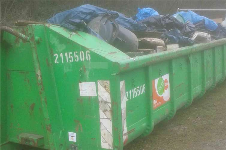 Der Container war am Ende der Aktion voll. privat