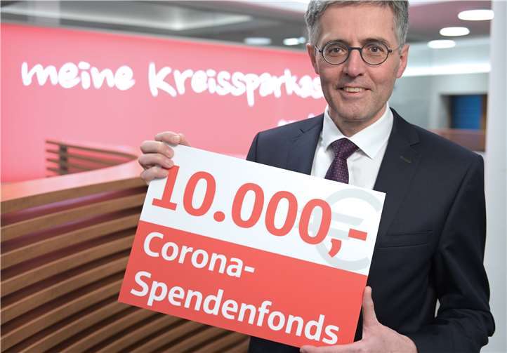 Der Corona-Spendenfonds ist ein Herzensanliegen für KSK-Vorstandsvorsitzenden Karl-Josef Esch und die Kreissparkasse Mayen. Foto: Ralph Kuenzel