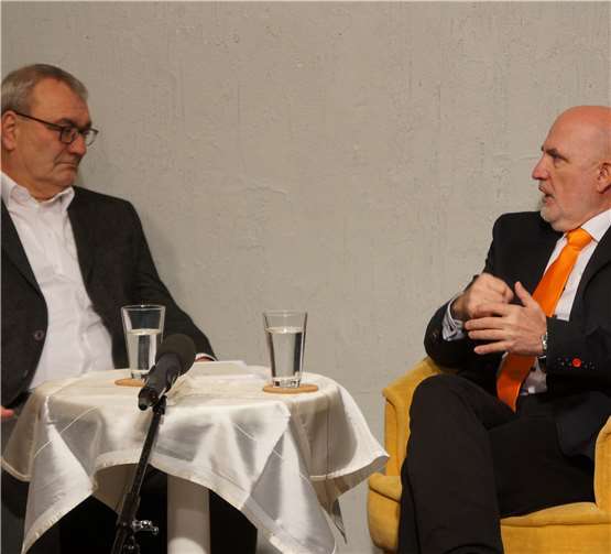 Der DGB-Landesvorsitzende Dietmar Muscheid im Gespräch mit Alfred Adams. Foto: privat