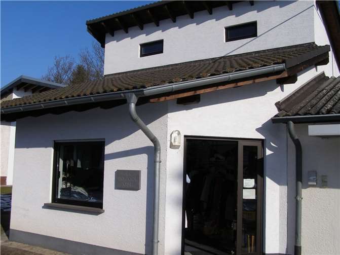 Der DRK-Kleidershop in Mendig. Fotos: Lothar Spitzley