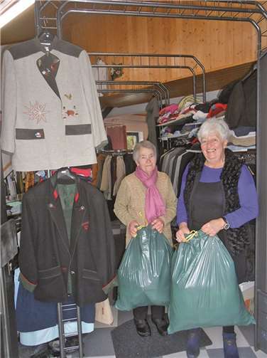 Der DRK-Kreisverband Mayen-Koblenz sammelt Altkleider am Nikolaustag, dankt Spendern und klärt auf. privat