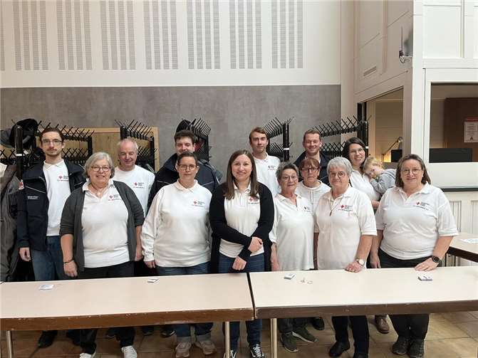 Gemeinschaft und Tradition in vorweihnachtlicher Atmosphäre Der DRK-Ortsverein war mit 14 Helferinnen und Helfern vor Ort.