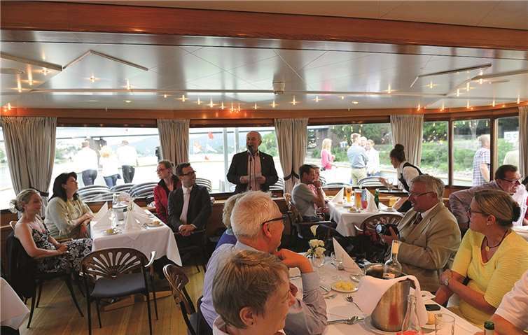 Der Dämmerschoppen wurde kurzerhand auf das Schiff verlegt.Dietmar Guth