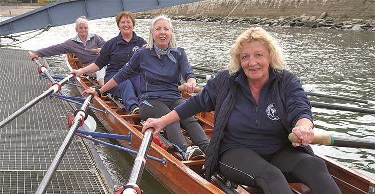 Der Damenvierer beim Ablegen von der Pritsche.privat