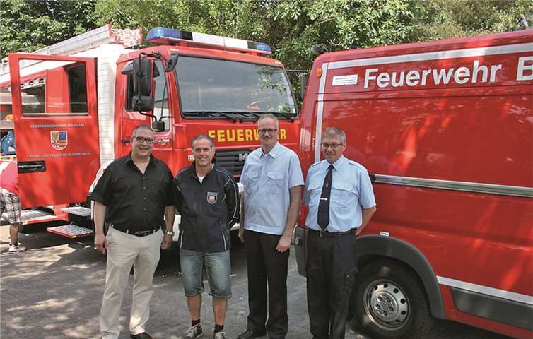 Der Dank der Feuerwehr Kempenich galt aber auch der Ortsgemeinde sowie einigen Sponsoren, die der Kameradschaft die Anschaffung von Freizeitjacken ermöglichten.