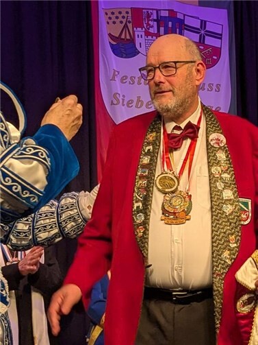 Der Dankorden wurde an Wolfgang Morsbach überreicht.  Foto: Thomas Kramer