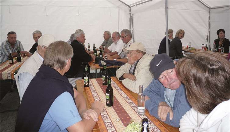 Der Daufenbacher Dorfstammtisch “55plus” traf sich zum Sommerfest. privat