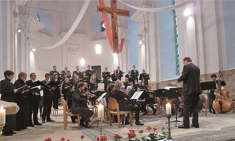 Der Dekanatschor Mayen-Mendig konzertierte in der barocken Klosterkirche Reifenstein. privat