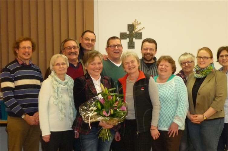 Der Dekanatsrat um Vorsitzende Annegret Hennig (vorne, 3. von links) blickte auf der Abschlusssitzung auf vier abwechslungsreiche Jahre zurück.privat