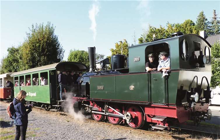 Der Deutsche Eisenbahn-Verein (DEV) aus Niedersachsen schickte seine Dampflok „Hoya“ samt Personal zur Jubiläumsfeier der Brohltalbahn