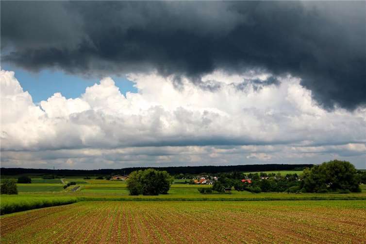 Starkregen in der VG Altenahr: Feuerwehr beobachtet Lage genau Der Deutsche Wetterdienst (DWD) hat eine Vorabinformation zu Unwetter mit möglichem heftigem und ergiebigem Regen herausgegeben, von der auch die Verbandsgemeinde Altenahr betroffen ist. Derzeit wird für Dienstag, den 9. September 2025, zwischen 06:00 und 14:00 Uhr, das Aufkommen von Niederschlägen erwartet, bei denen innerhalb weniger Stunden 30 bis 50 Liter pro Quadratmeter fallen könnten. Foto: Thorsten Trütgen / VG Altenahr