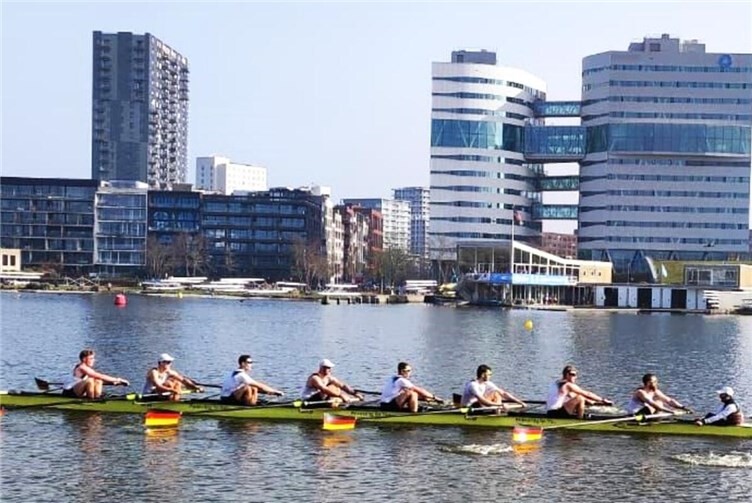 Der Deutschlandachter in Originalbesetzung mit Steuermann Jonas Wiesen (r.) gewinnt im Rennen„Head of the River Amstel“ in Amsterdam.